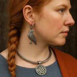 Женские украшения в Скандинавии: от обручей до серьги с вороном