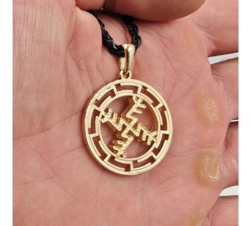 Денежная свастика в протуберанцах золото