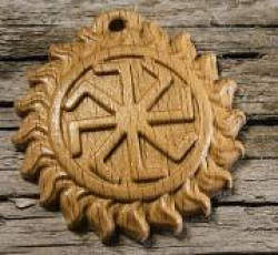 Амулеты и обереги из дерева Амулеты и обереги из дерева