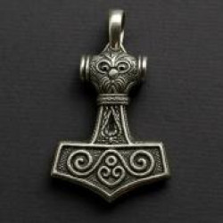 Молот Перуна в украшениях: символ защиты и силы Молот Перуна в украшениях: символ защиты и силы