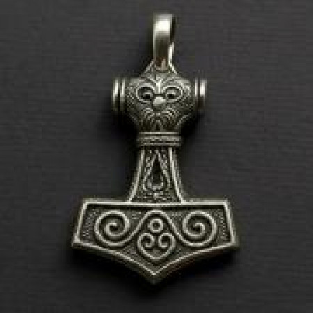 Молот Перуна в украшениях: символ защиты и силы Молот Перуна в украшениях: символ защиты и силы