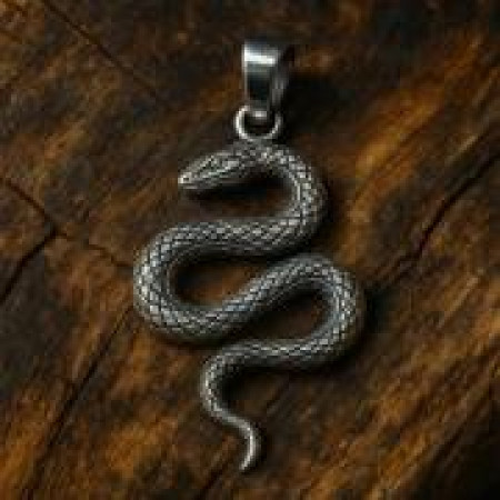 Подвеска‑Змеи: кусается за шею, меняет кожу, шепчет тайны
