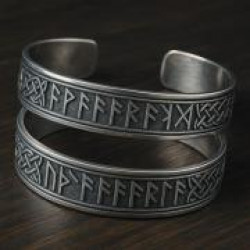СЕРЕБРЯНЫЕ БРАСЛЕТЫ С РУНИЧЕСКИМИ НАДПИСЯМИ: МОЛЧАЛИВЫЕ ЗАКЛИНАНИЯ НА ЗАПЯСТЬЕ СЕРЕБРЯНЫЕ БРАСЛЕТЫ С РУНИЧЕСКИМИ НАДПИСЯМИ: МОЛЧАЛИВЫЕ ЗАКЛИНАНИЯ НА ЗАПЯСТЬЕ