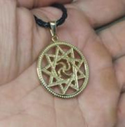 Кулон с символом Рода: когда кусок металла становится щитом предков Кулон с символом Рода: когда кусок металла становится щитом предков